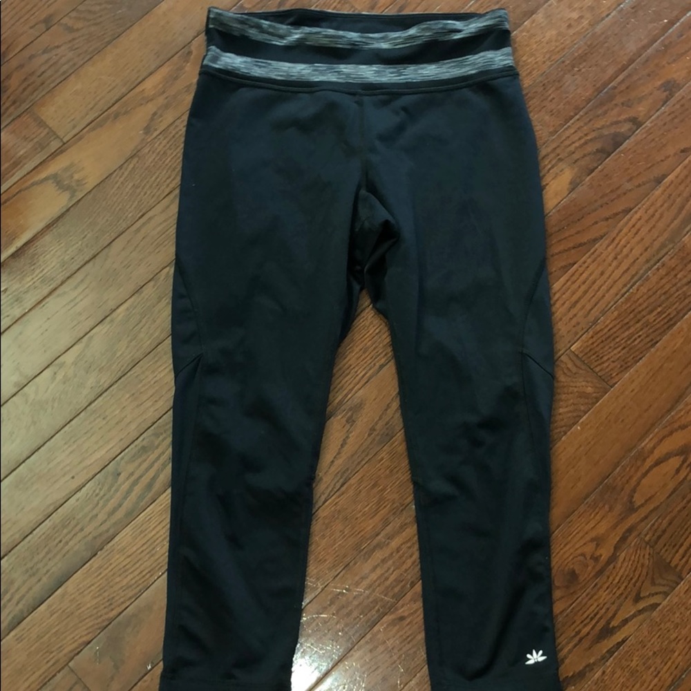 Black and grey capris workout leggings